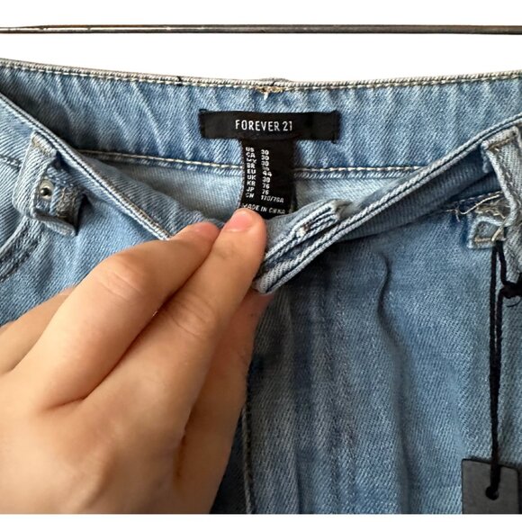 FOREVER 21 Light-Wash Distressed Jeans - Picture 3 of 4